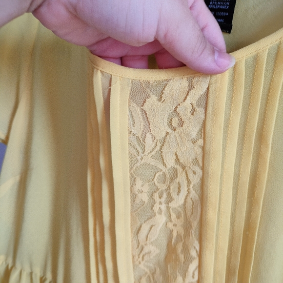 Plus Peplum Lace Flowy Top - Picture 7 of 15